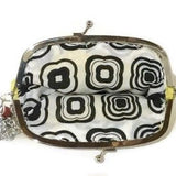 Crochet wristlet, metal frame purse, kiss clasp, The yellow daisy coin purse